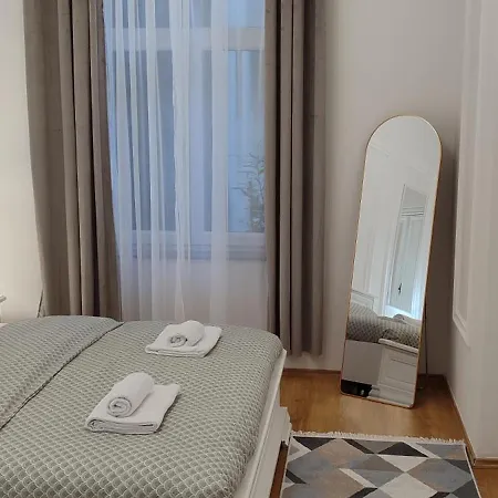 Apartment Bulevar Old Bridge *