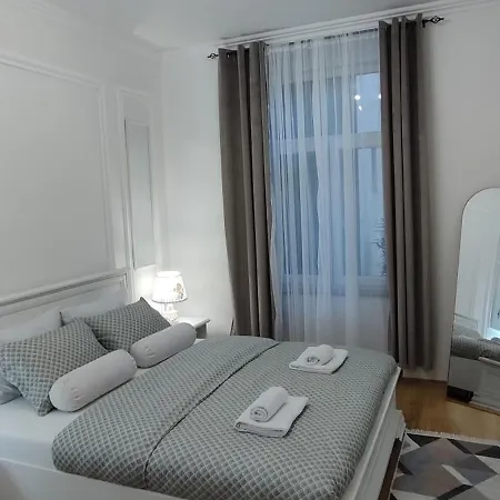 Bulevar Old Bridge Apartment *